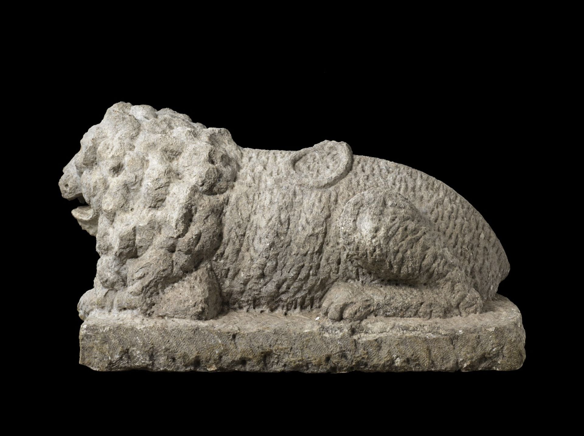 ARTISTA DEL XVI SECOLO Lion in carved stone. - Bild 3 aus 3