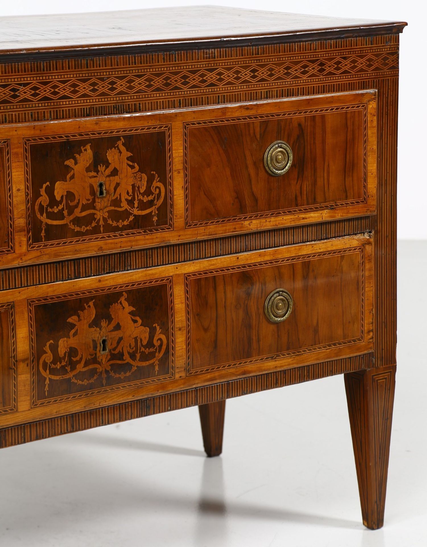 MANIFATTURA ITALIANA DEL XVIII SECOLO Dresser inlaid in exotic woods with two drawers. - Bild 5 aus 10