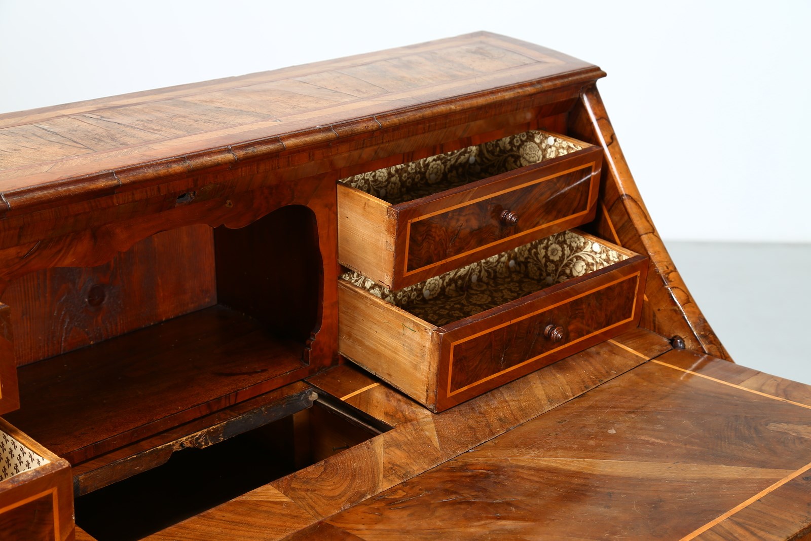 MANIFATTURA DEL XVIII SECOLO Dresser with three drawers. - Image 5 of 9