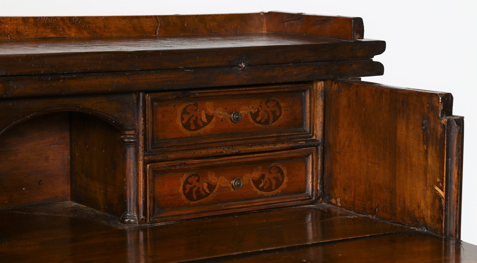 Manifattura lombarda del XVII secolo. Walnut wood dresser. - Image 4 of 8