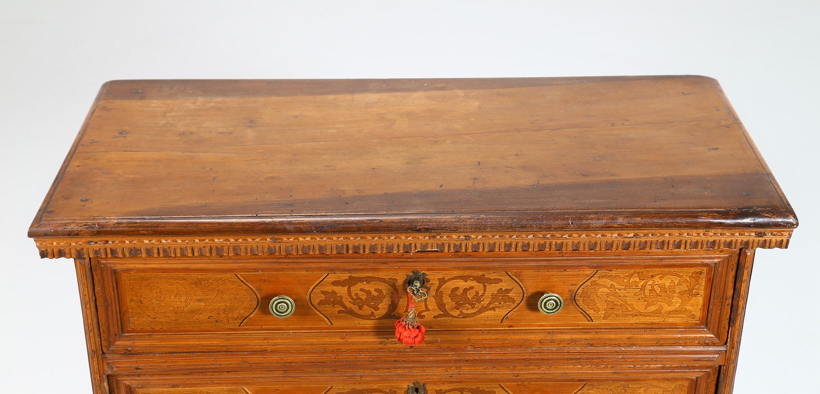 MANIFATTURA LOMBARDA DEL XVII SECOLO Dressers with three drawers in walnut wood. . - Image 7 of 7