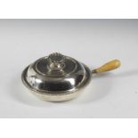 MANIFATTURA INGLESE Silver vegetable dish. .