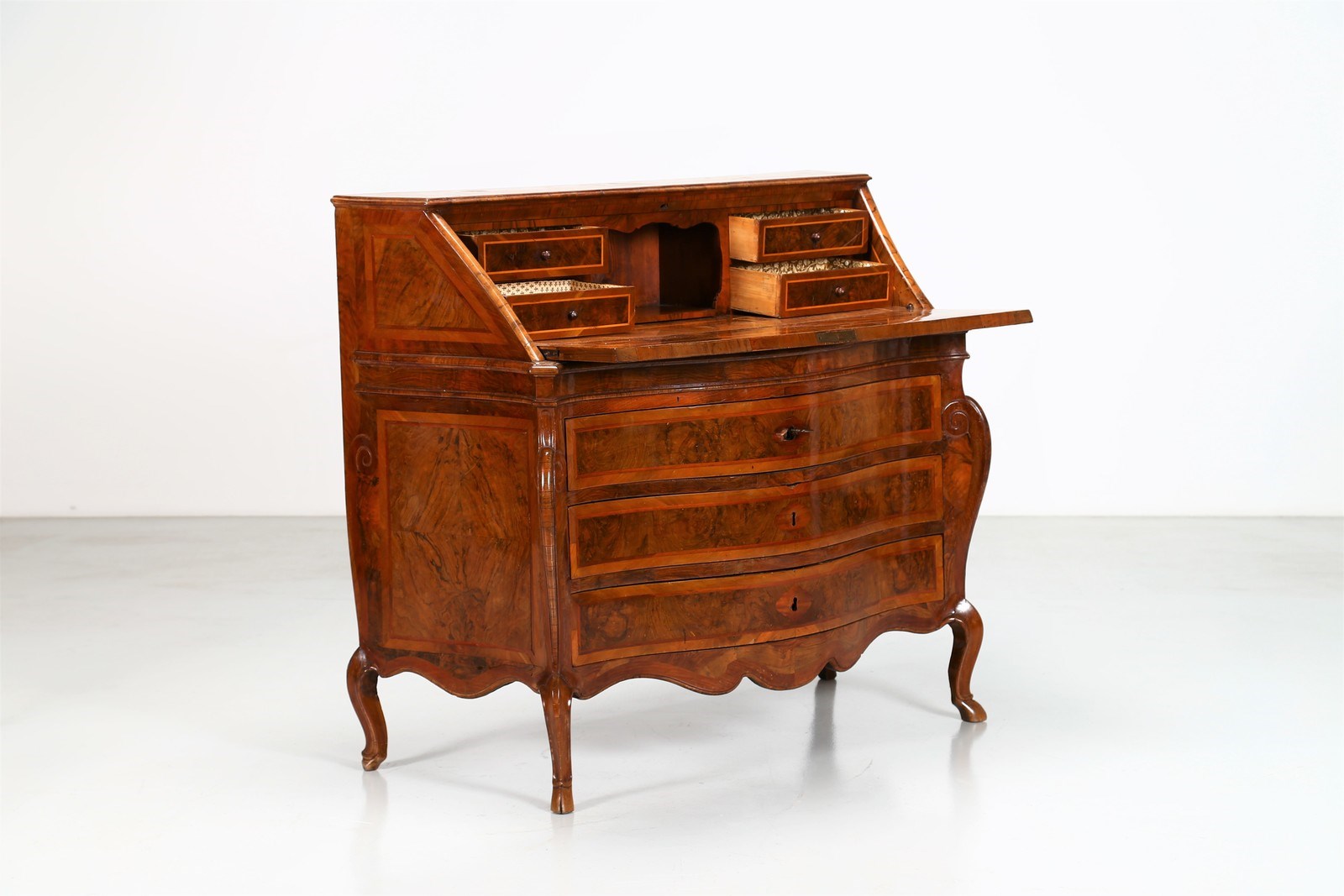 MANIFATTURA DEL XVIII SECOLO Dresser with three drawers. - Image 2 of 9
