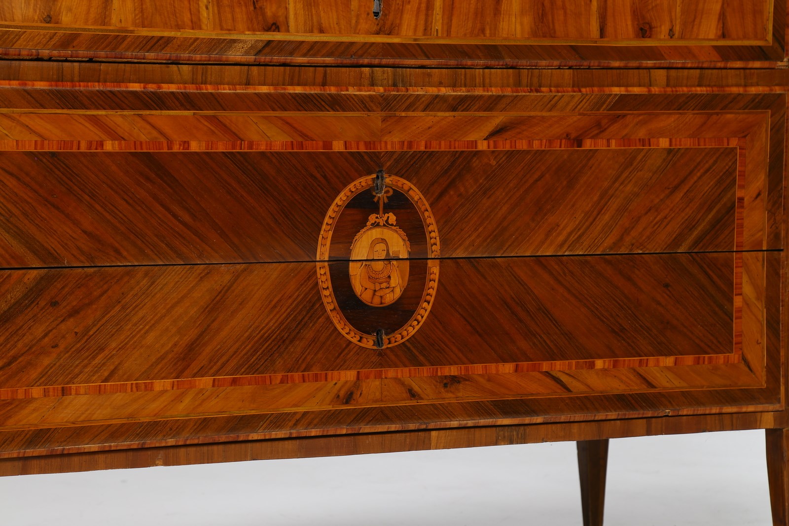 Manifattura lombarda del XVIII secolo. Dresser with three drawers. - Image 3 of 8