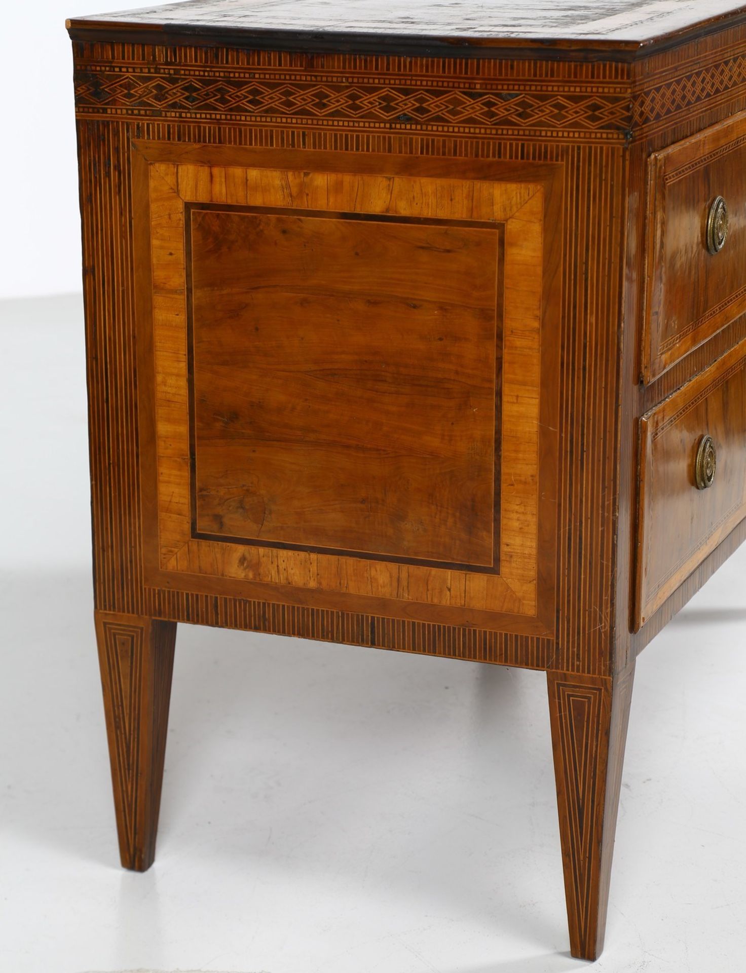 MANIFATTURA ITALIANA DEL XVIII SECOLO Dresser inlaid in exotic woods with two drawers. - Bild 8 aus 10