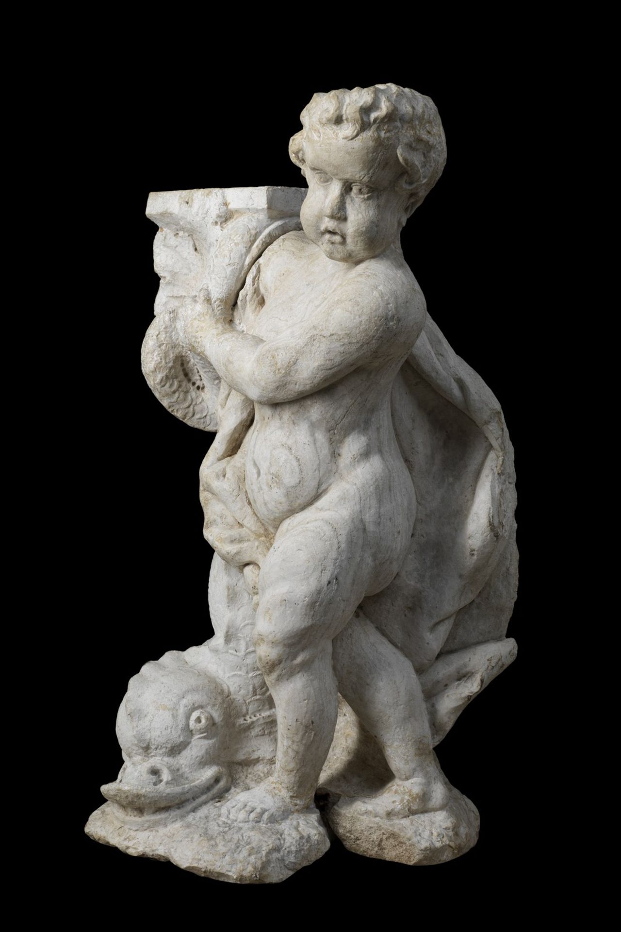 ARTISTA DEL XVII SECOLO Putto with triton on biancone of Istria. - Bild 3 aus 4