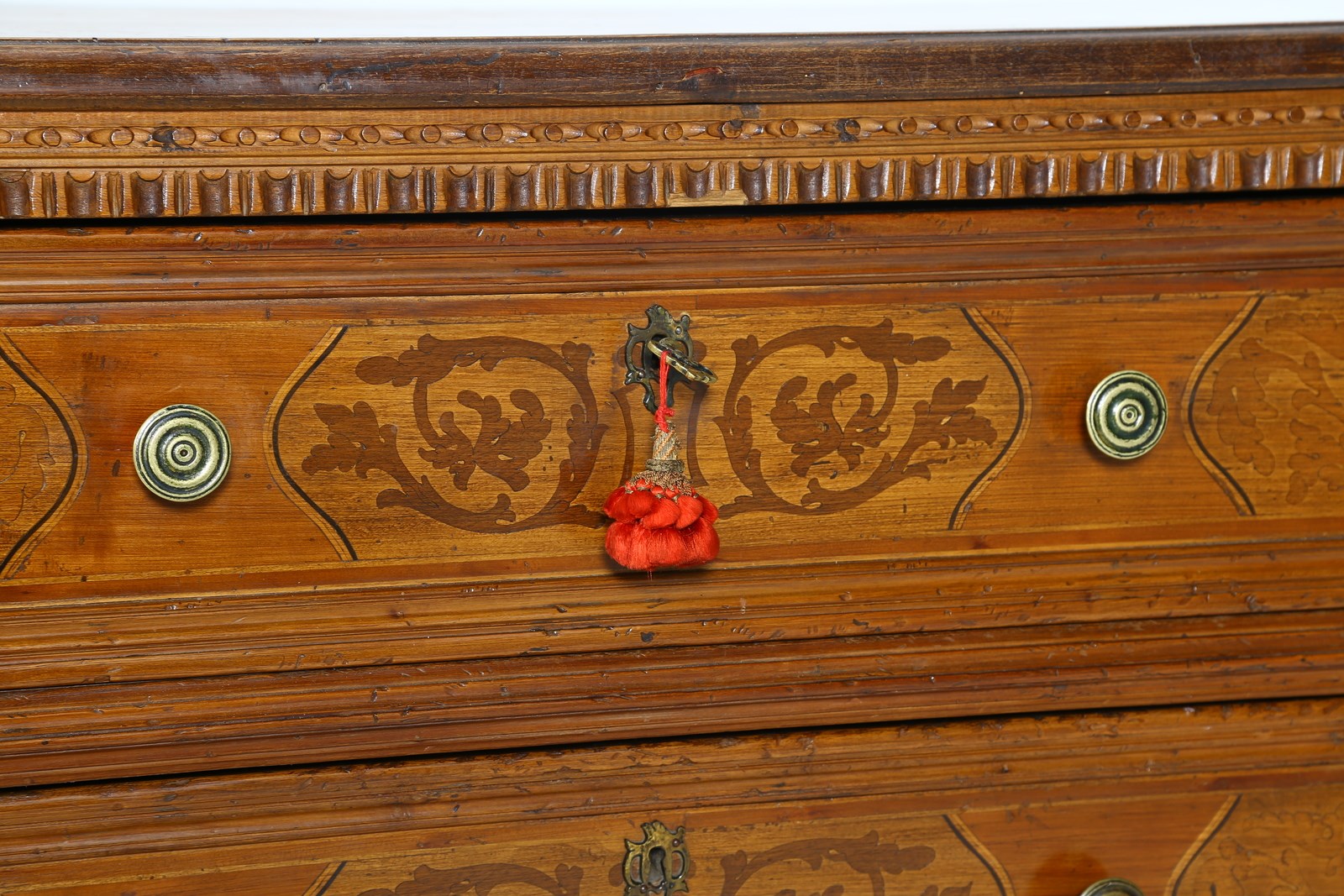 MANIFATTURA LOMBARDA DEL XVII SECOLO Dressers with three drawers in walnut wood. . - Image 5 of 7