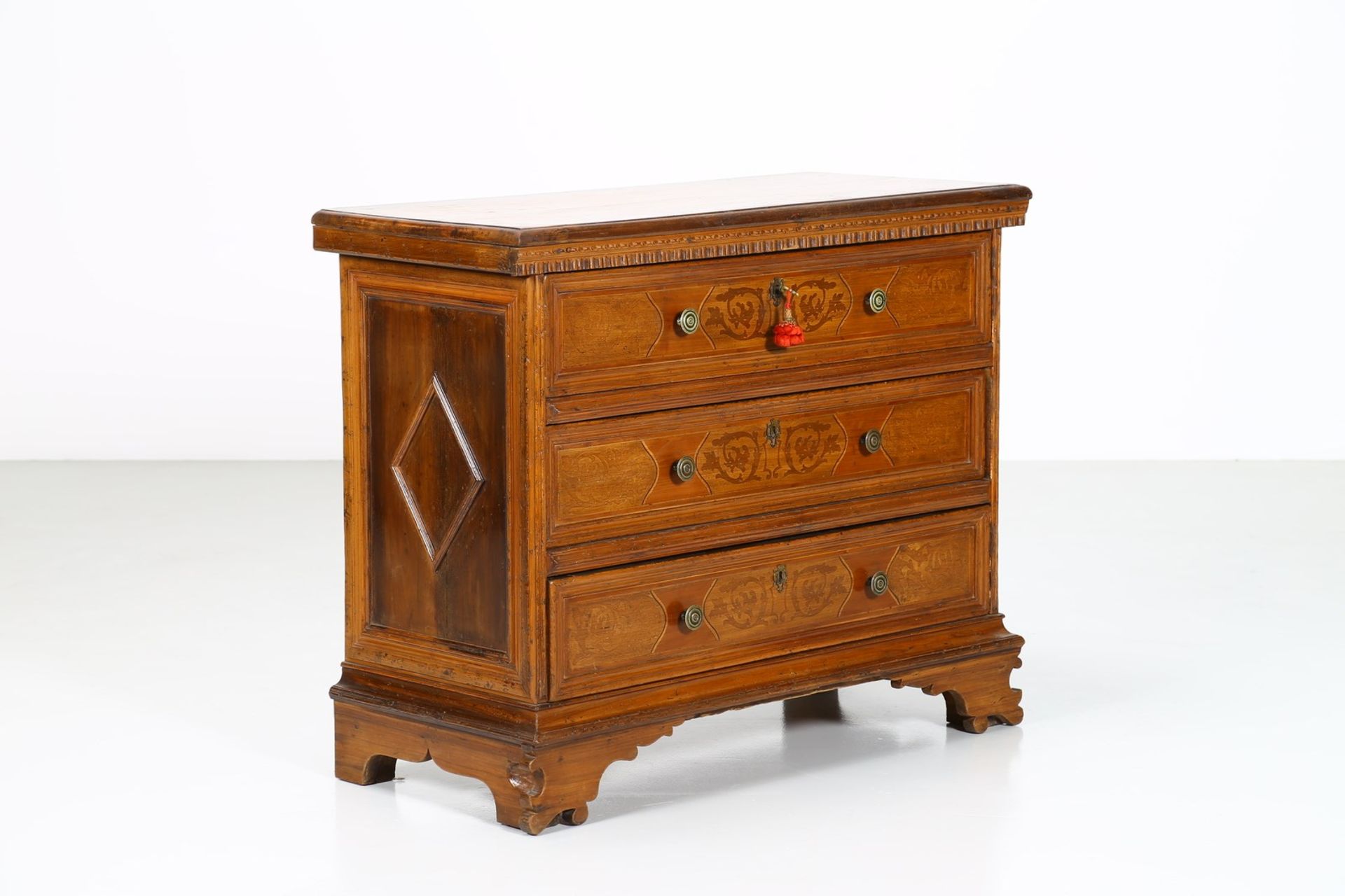 MANIFATTURA LOMBARDA DEL XVII SECOLO Dressers with three drawers in walnut wood. .