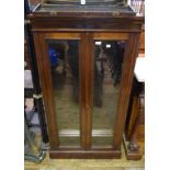 An Edwardian bookcase, having a pair of glazed doors, 81.5 cm wide
