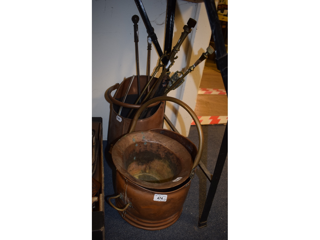 Assorted brass fire irons, a copper coal scuttle, other fireside furniture and items (qty)