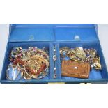 Assorted costume jewellery, and a snuff box (qty)