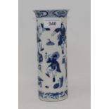 A Chinese export porcelain cylindrical vase, decorated figures in underglaze blue, 20.5 cm high