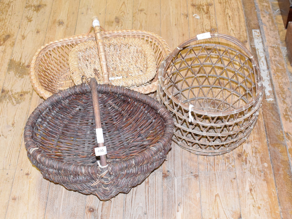 Assorted baskets (qty)