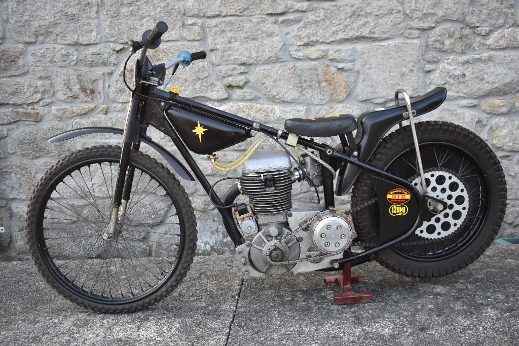 A speedway competition motorcycle, unregistered, black and yellow. This speedway bike comes direct - Image 2 of 6