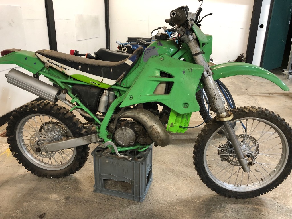 EXTRA LOT: A 1996 Kawasaki KDZ 200 field bike, registration number Q554 HBV, green. Incomplete