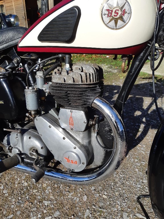 A 1954 BSA M21, registration number 897 UYX, red/black. The large sidevalve BSA was reintroduced - Image 5 of 6