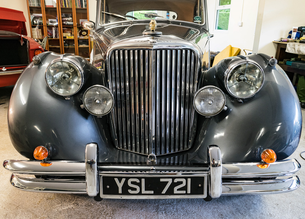 EXTRA LOT: A 1951 Jaguar Mk V saloon, registration number YSL 721, chassis number 625245, two tone - Image 4 of 6