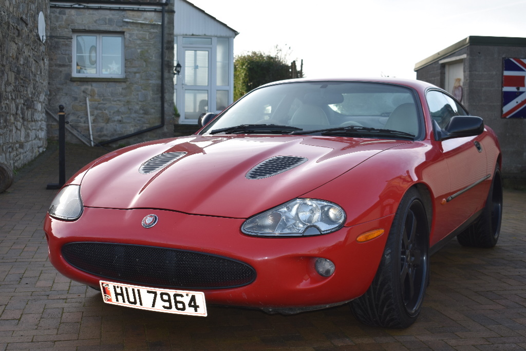 A 1998 Jaguar XKR coupé, registration number HUI 7964, chassis number SAJJGAEF3AR026725, engine - Image 2 of 6