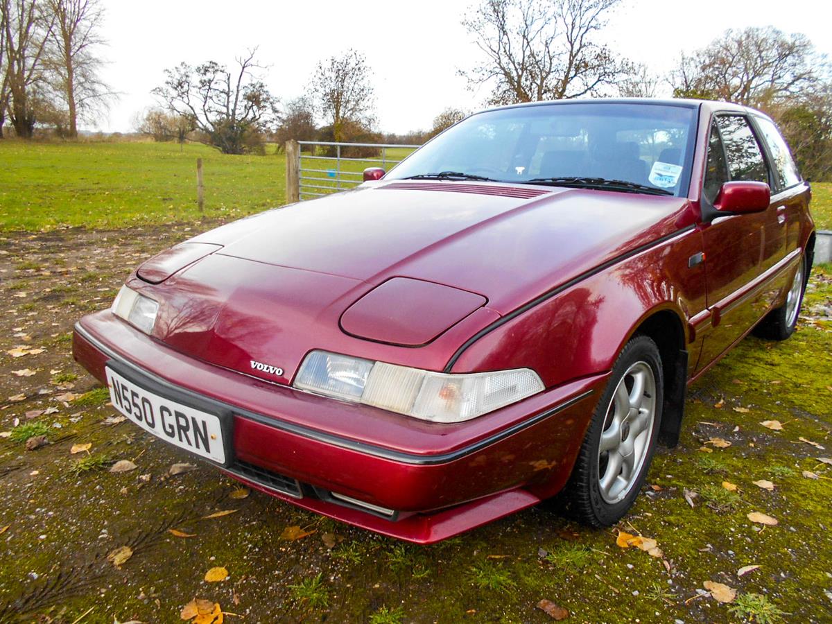 A 1995 Volvo 480 Celebration, registration number N550 GRN, red. These cars are now becoming very