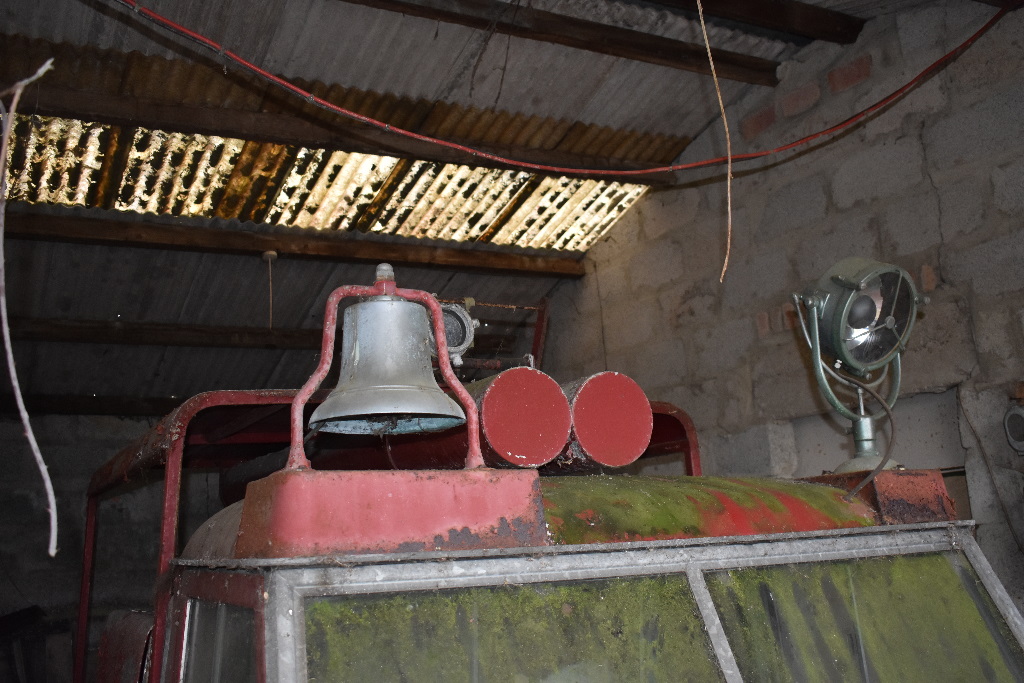 A 1964 Land Rover Series IIA 109 LWB fire engine project, no paperwork, red. This very original fire - Image 10 of 14