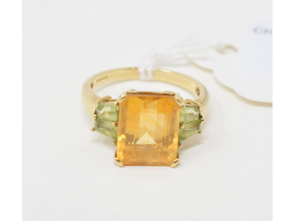 A 9ct gold, and citrine and peridot ring, approx. ring size M½ Report by NG It is approx. 3.7 g (all