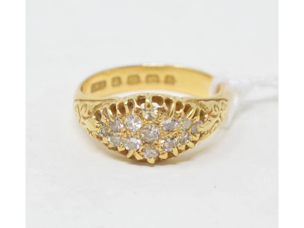 A Victorian 18ct gold and diamond cluster ring, approx. ring size L Approx. 4.3 g (all in).