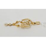 An Art Nouveau 15ct gold and pearl pendant Approx. 4.5 g (all in)