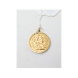 An Edward VII sovereign, 1907, in a 9ct gold pendant mount, approx. 9.3 g (all in)