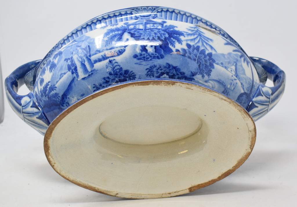 A 19th century blue and white pottery tureen and cover, with chinoiserie transfer printed - Image 6 of 7