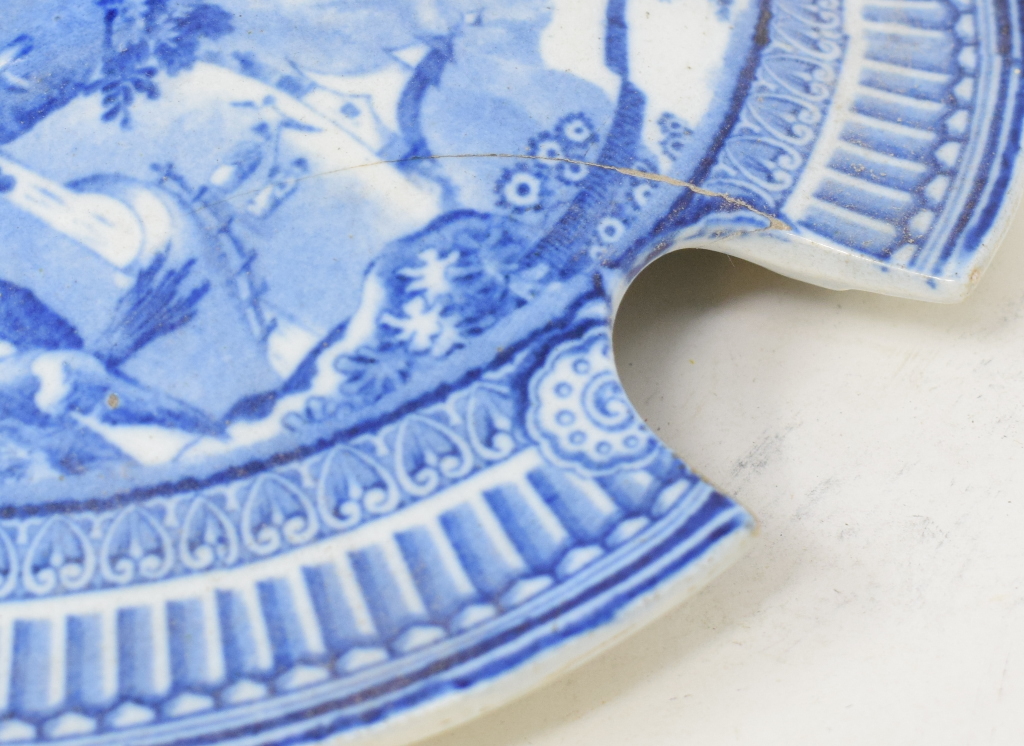 A 19th century blue and white pottery tureen and cover, with chinoiserie transfer printed - Image 3 of 7