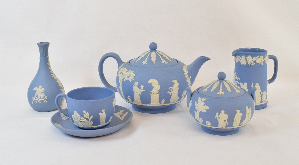 Assorted Wedgwood Jasperware items, other ceramics, glass, pictures and items (qty) Report by NG