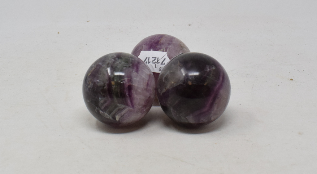 Three blue john spheres, 6 cm diameter (3)