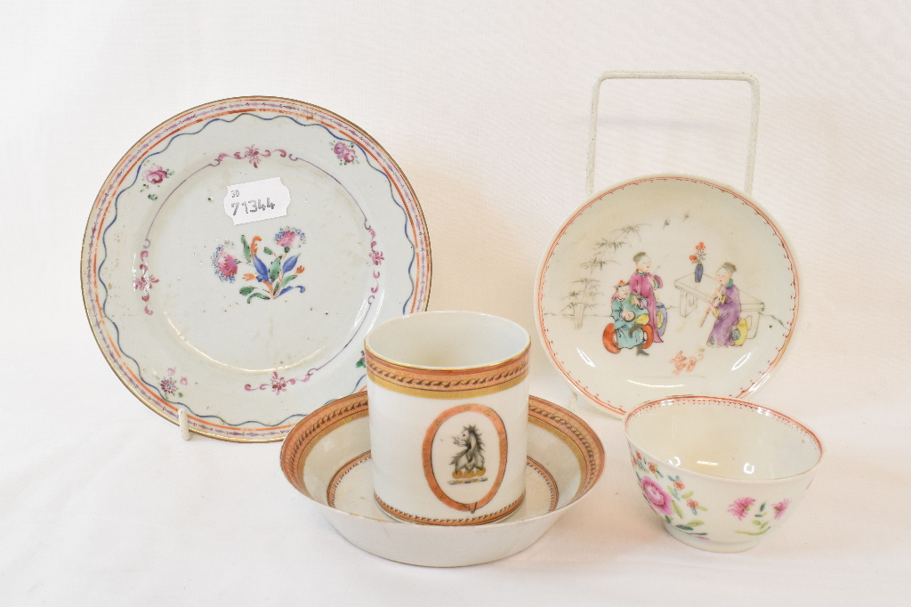 A Chinese porcelain coffee can, decorated an armorial, 7 cm high, three saucers and a small bowl (5)