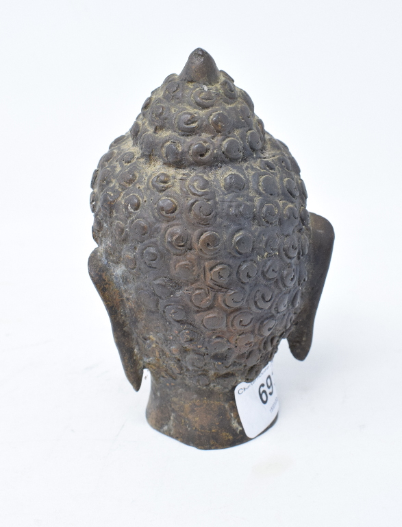 A bronze Buddha head, 13 cm high - Bild 4 aus 5