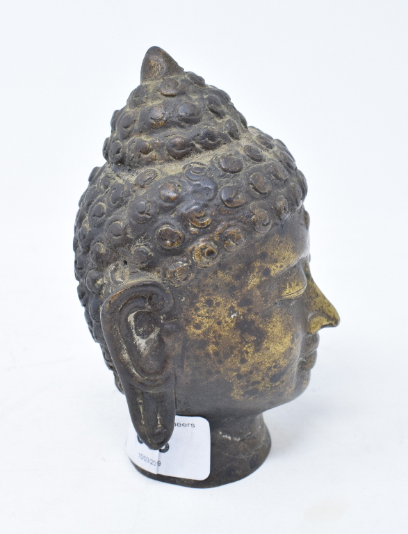 A bronze Buddha head, 13 cm high - Bild 3 aus 5