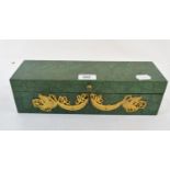 A faux malachite box, 34 cm wide