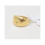 An 18ct gold signet ring, approx. 5.1 g