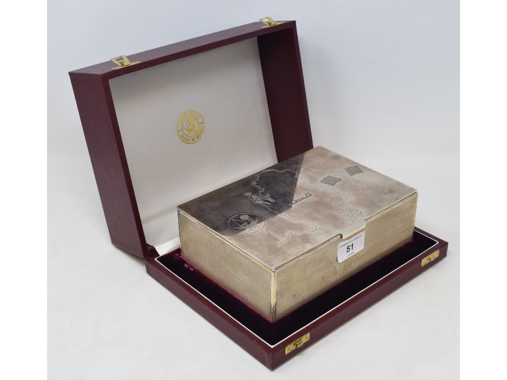 A silver presentation casket, the top decorated a map of Qatar, Grant MacDonald, London 1989, 20