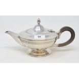 A George V silver teapot, of compressed form, Sheffield 1919, approx. 21.5 ozt (all in), 14.5 cm