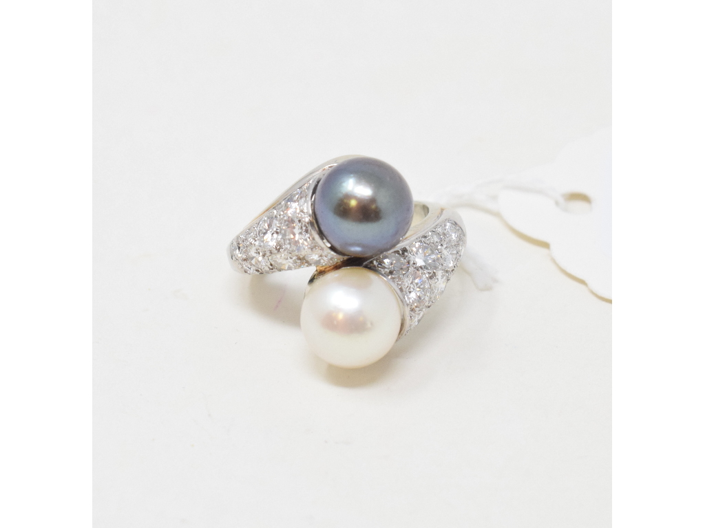 An 18ct white gold, platinum, South Sea type pearl and diamond ring, approx. ring size J Report by