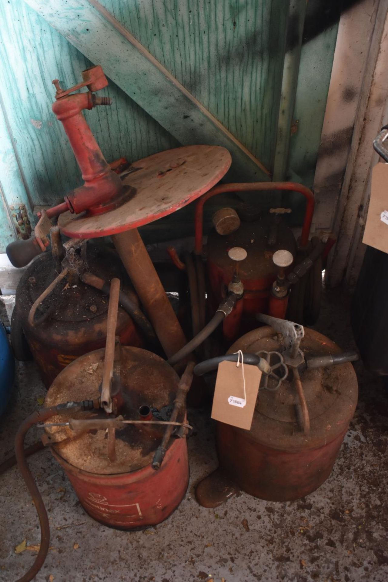 Four vintage garage grease/oil dispensers and a large oil pump (5)