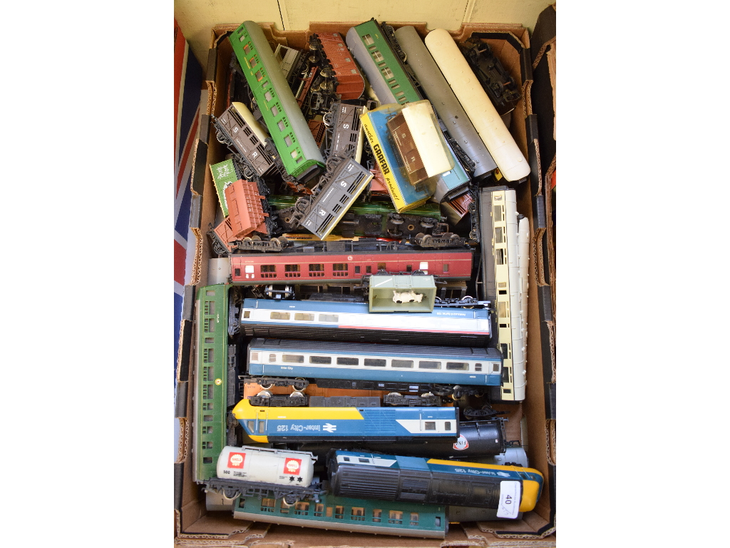 Assorted 00 gauge locomotive, carriages and rolling stock (box)