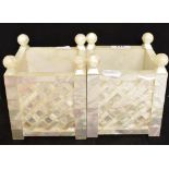 A pair of marble planters, veneered in mother of pearl, 13.5 cm wide (2)