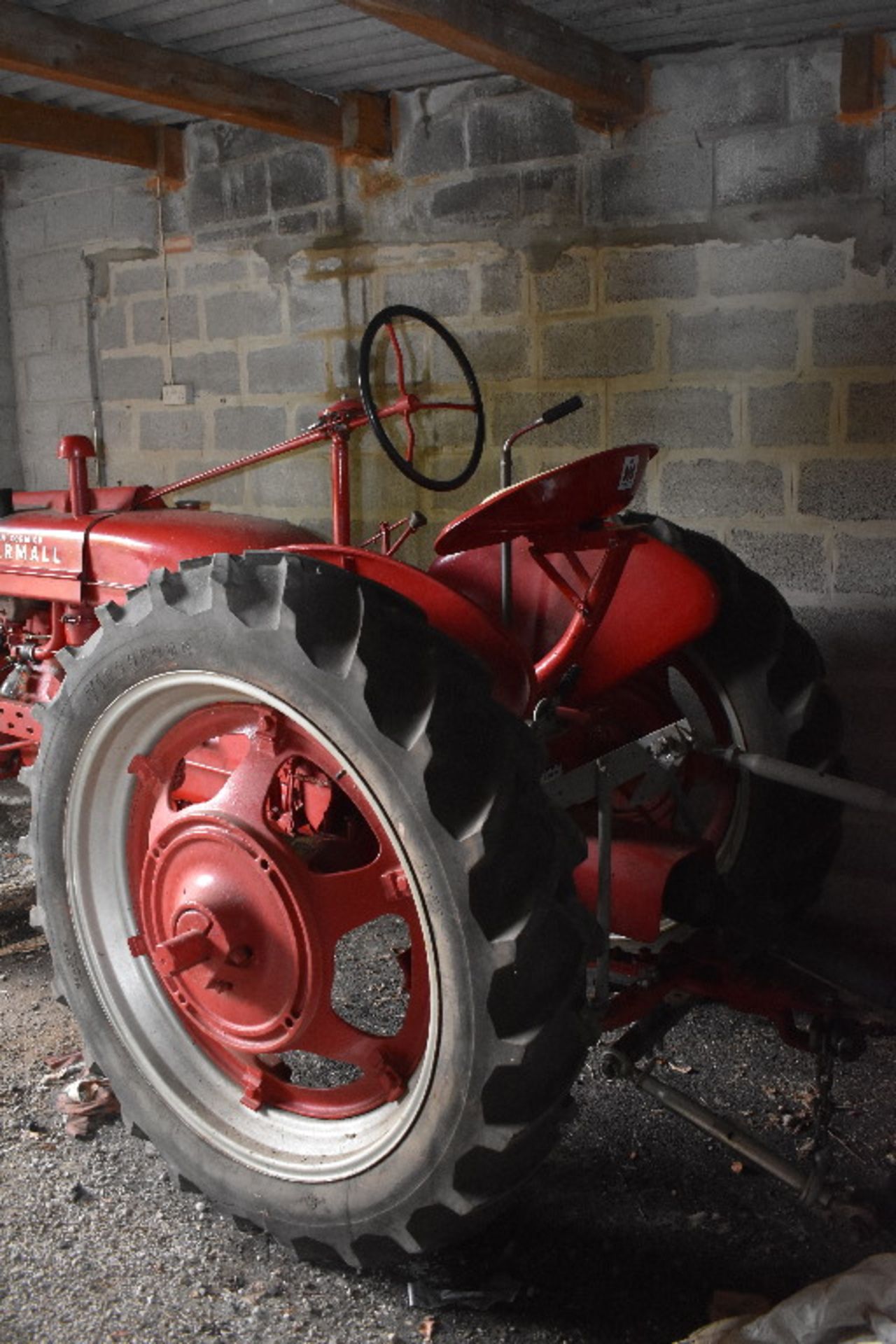 A 1950 McCormick International Harvester Farmall Model H tractor, unregistered, chassis number FBH- - Image 6 of 6