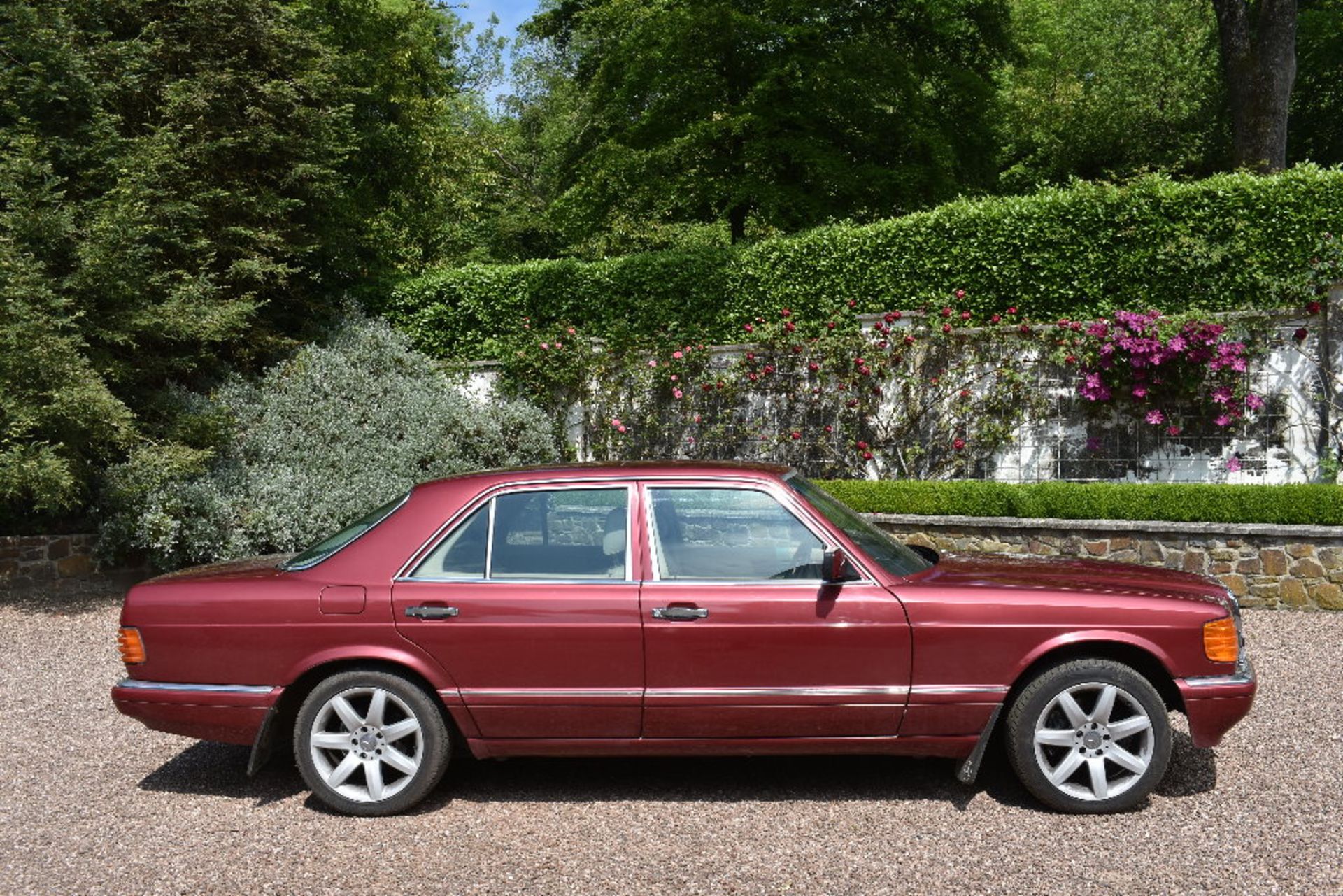 A 1990 Mercedes-Benz 420 SE saloon, registration number G646 HKG, Almandine metallic red. This 420SE - Image 3 of 6