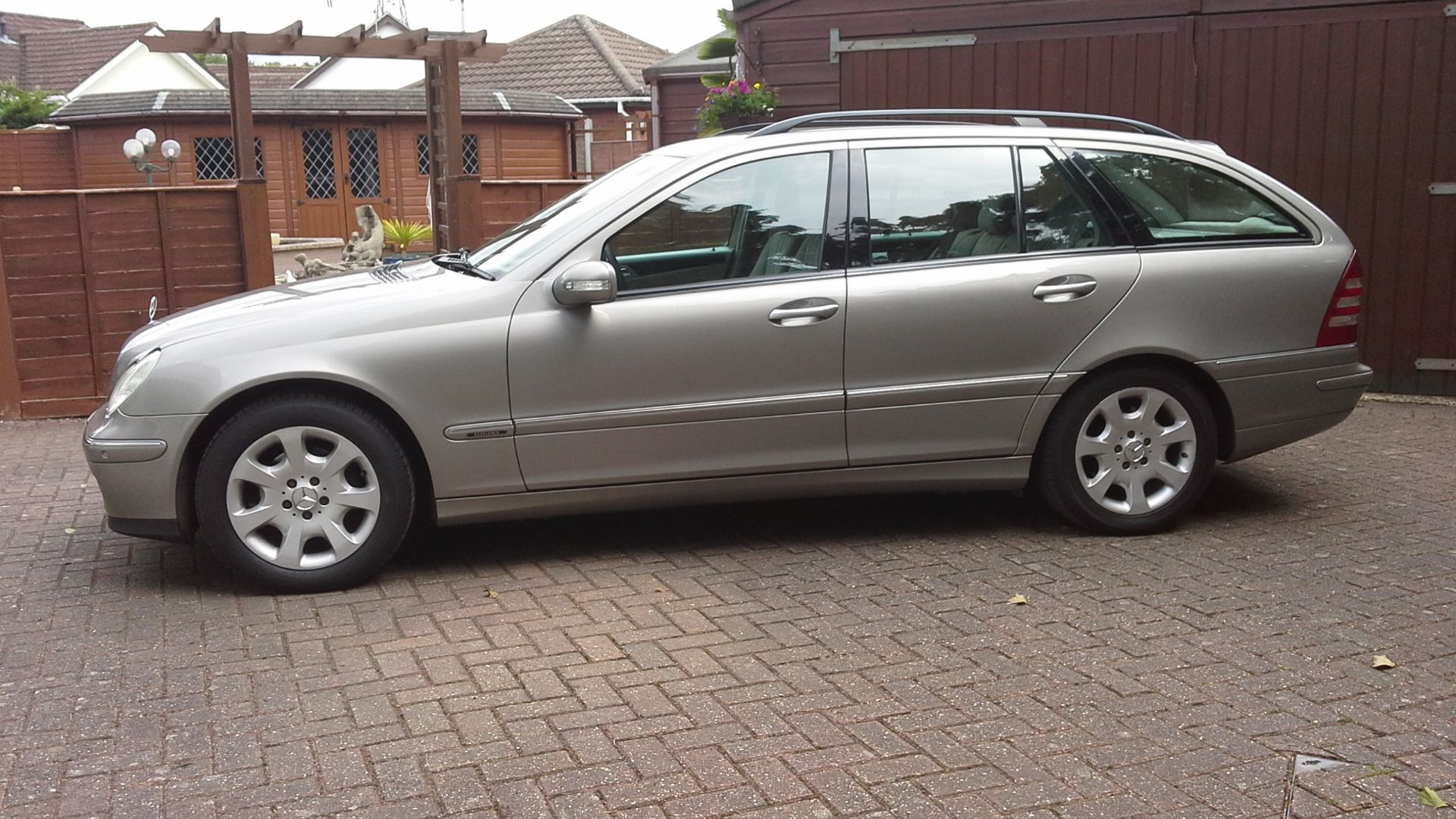 EXTRA LOT: A 2006 Mercedes-Benz C220 CDi Elegance SE estimate, registration number HN06 JNU, chassis