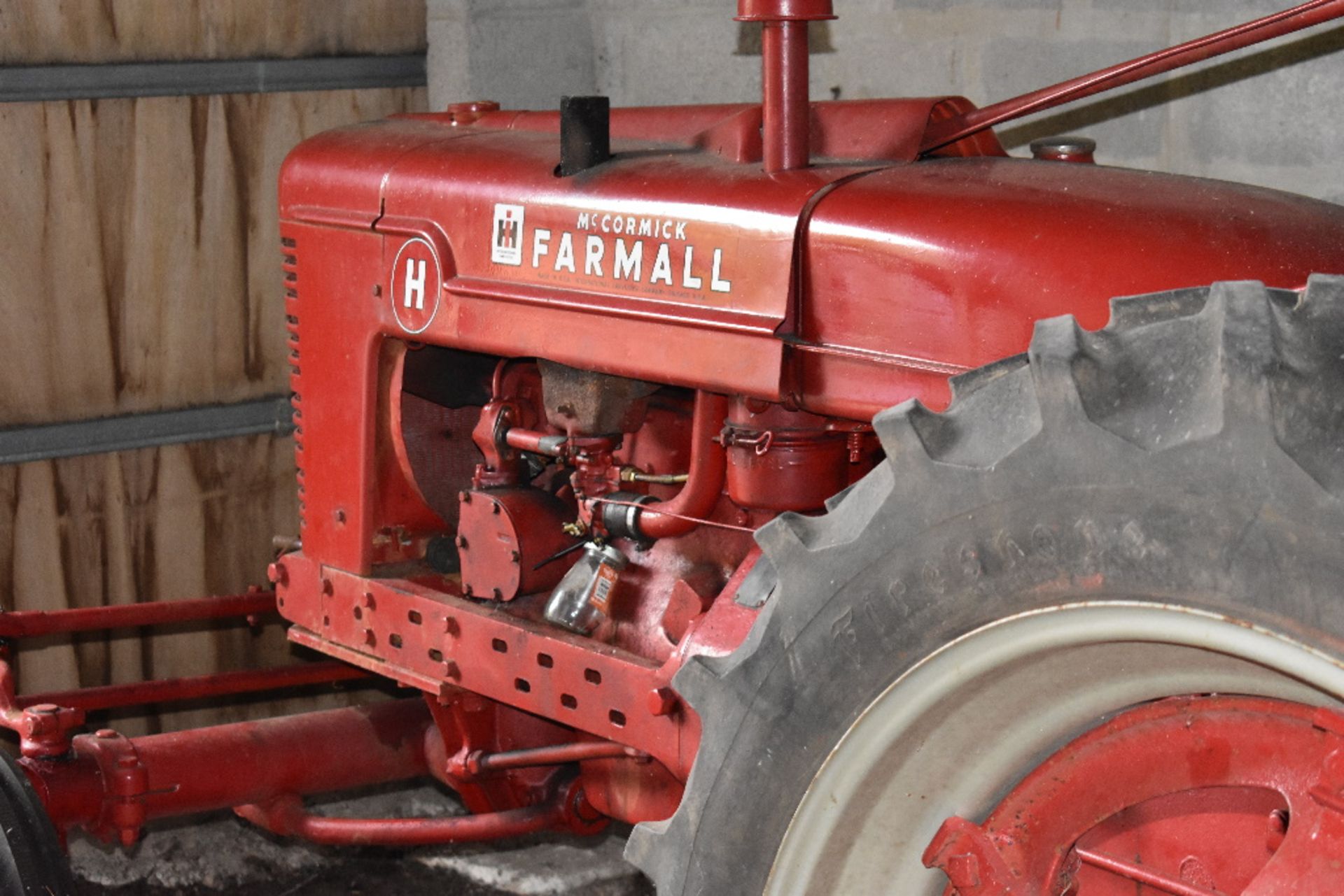 A 1950 McCormick International Harvester Farmall Model H tractor, unregistered, chassis number FBH- - Image 5 of 6