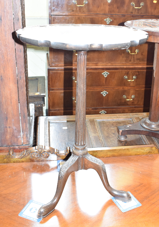 A George III style tripod table, 45 cm diameter