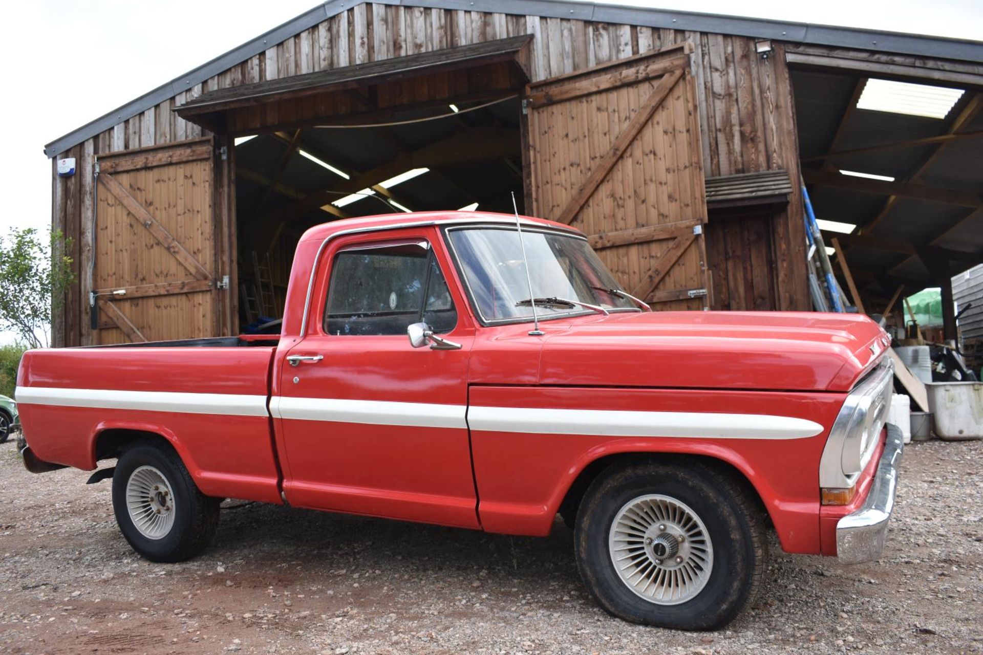 A 1968 Ford F100 pickup truck, unregistered, red/white. Introduced in 1966 Fords fifth generation of - Image 2 of 6