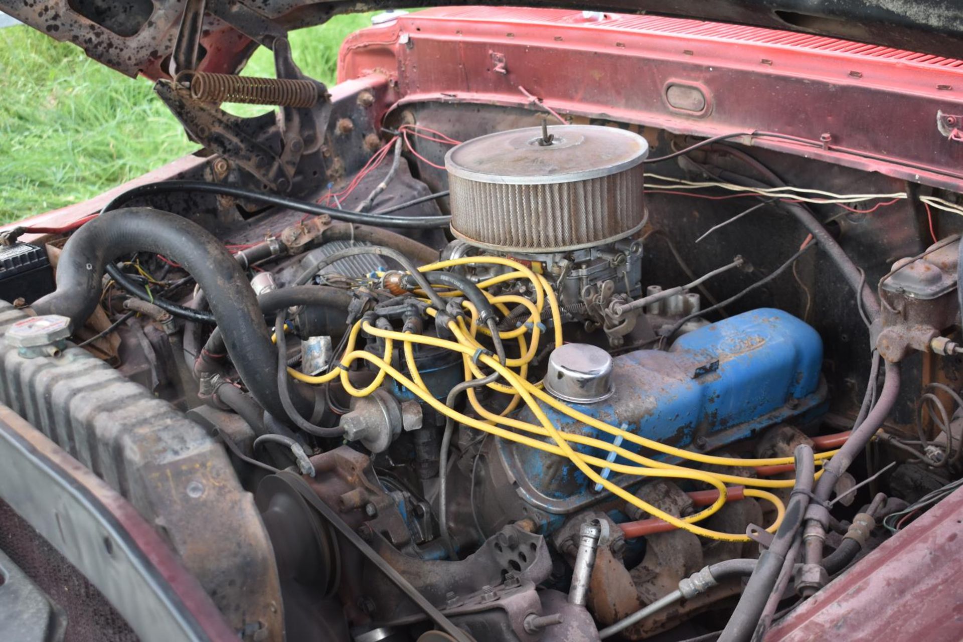 A 1968 Ford F100 pickup truck, unregistered, red/white. Introduced in 1966 Fords fifth generation of - Image 5 of 6